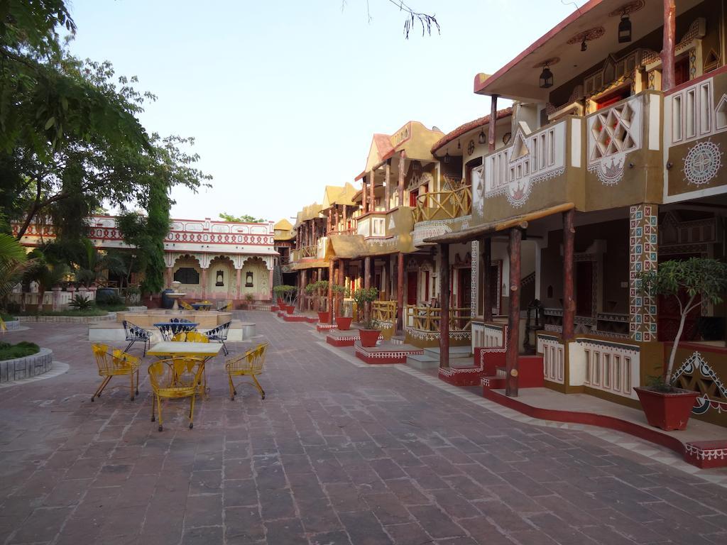 Chokhi Dhani Indore Esterno foto